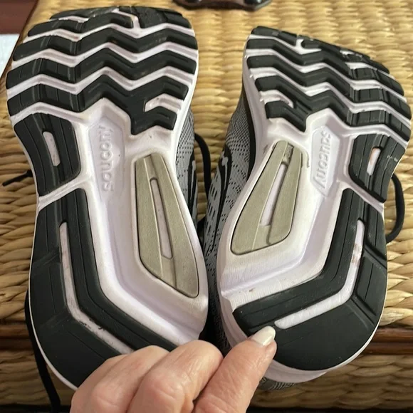 Saucony sneakers - Picture 4 of 4